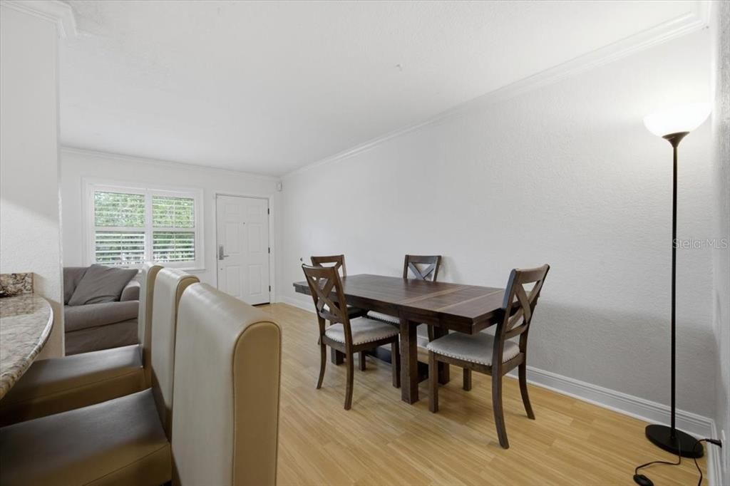 For Rent: $2,300 (2 beds, 1 baths, 709 Square Feet)