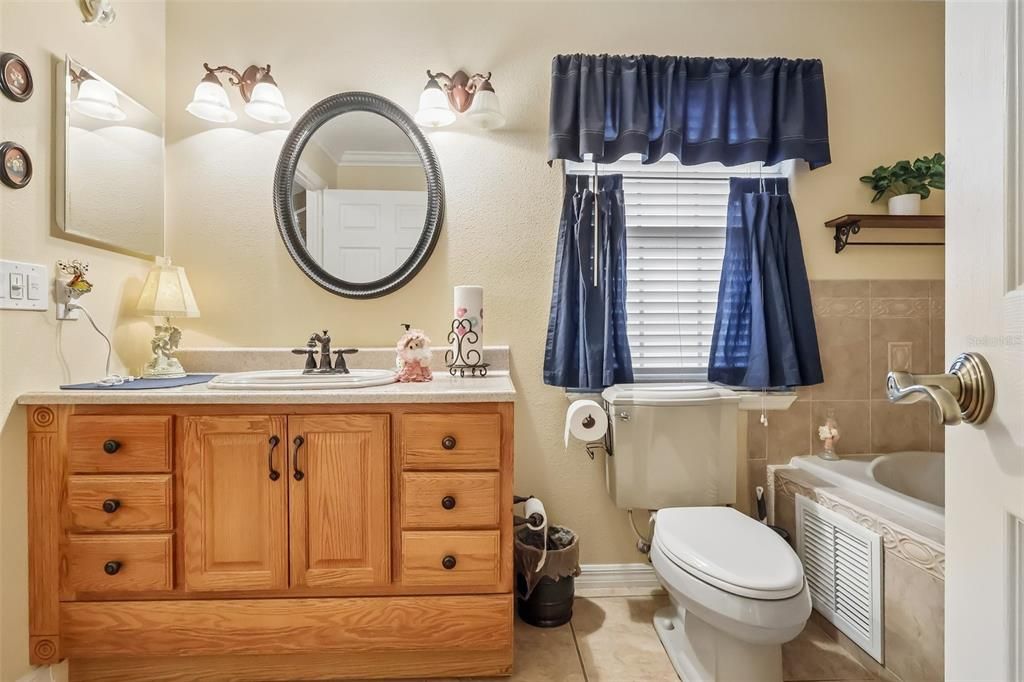 Active With Contract: $299,900 (2 beds, 2 baths, 1148 Square Feet)