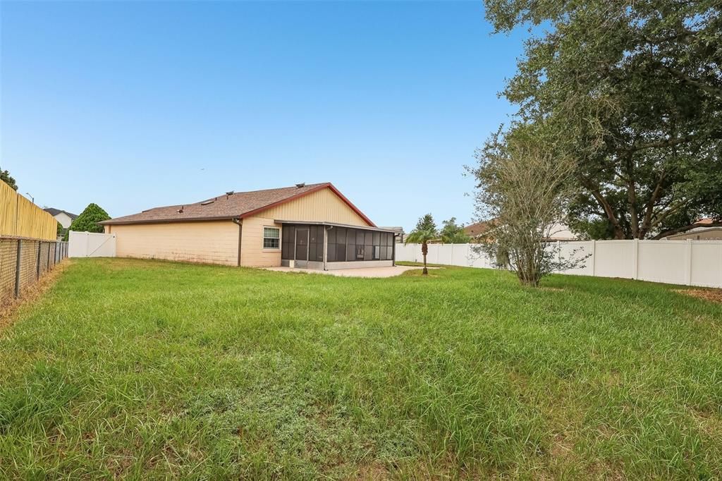 Active With Contract: $299,900 (2 beds, 2 baths, 1148 Square Feet)