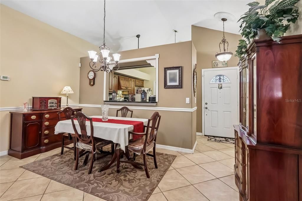Active With Contract: $299,900 (2 beds, 2 baths, 1148 Square Feet)