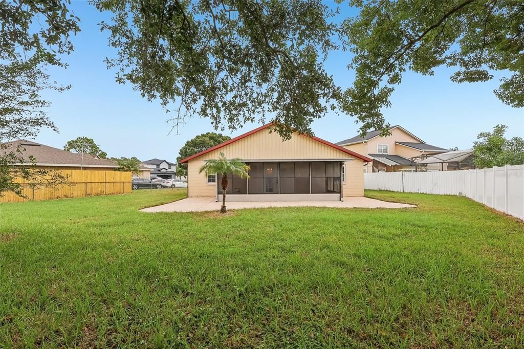 Active With Contract: $299,900 (2 beds, 2 baths, 1148 Square Feet)