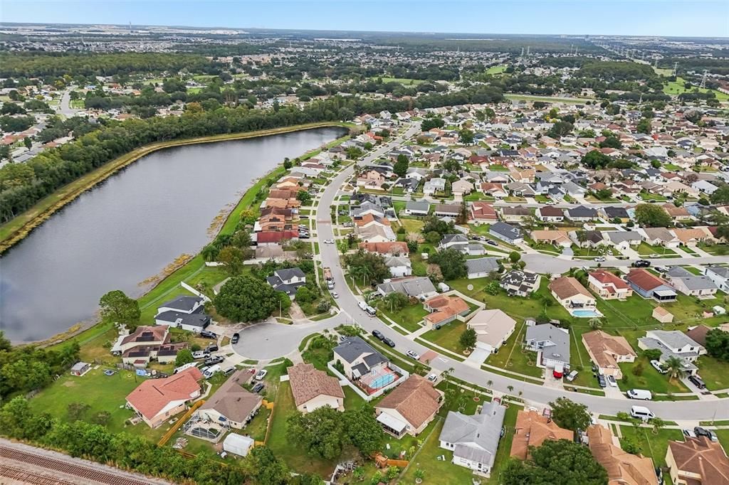 Active With Contract: $299,900 (2 beds, 2 baths, 1148 Square Feet)