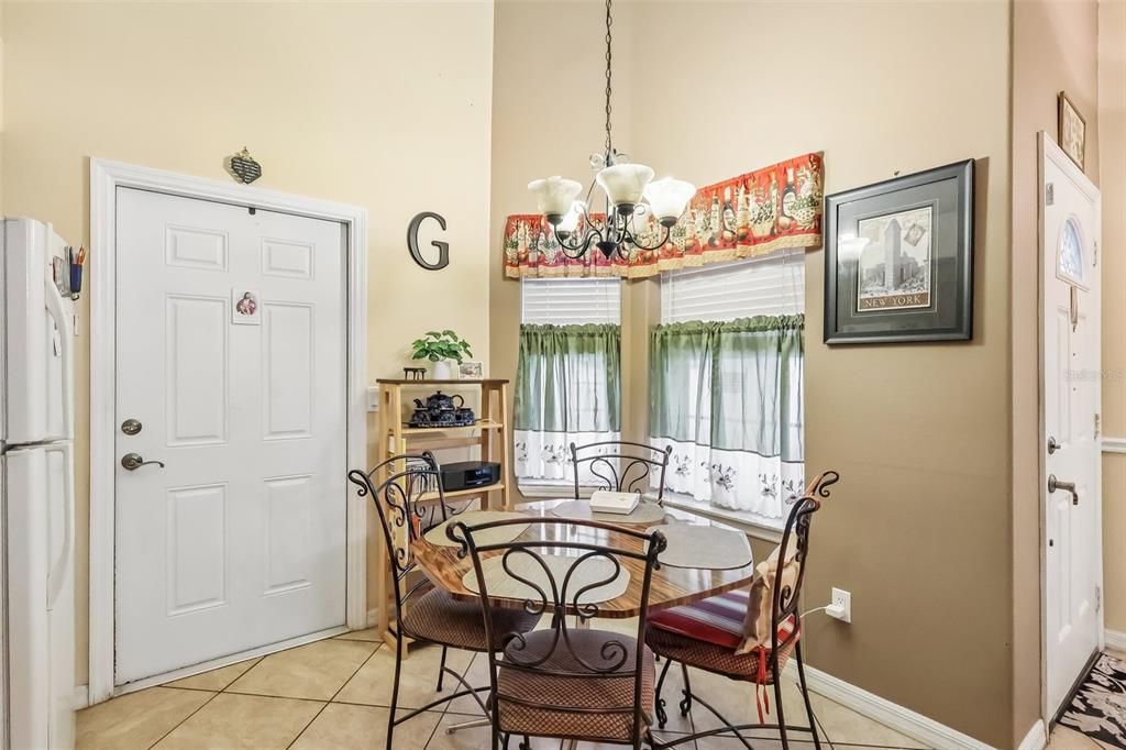 Active With Contract: $299,900 (2 beds, 2 baths, 1148 Square Feet)