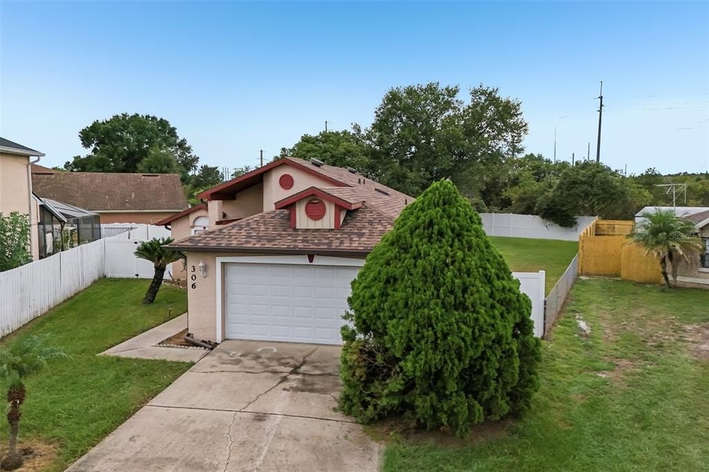 Active With Contract: $299,900 (2 beds, 2 baths, 1148 Square Feet)