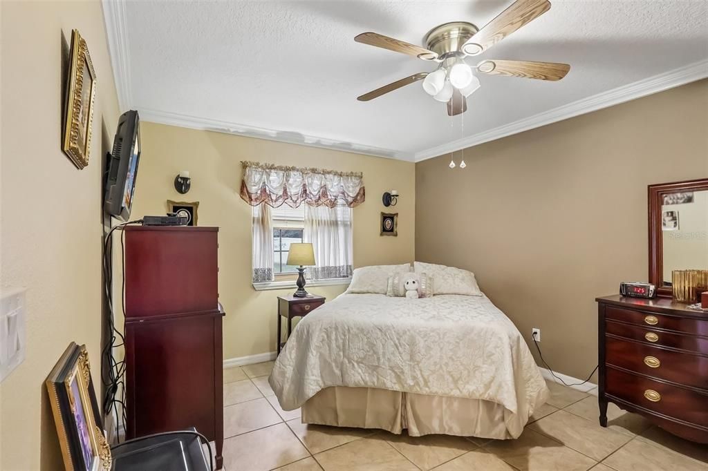 Active With Contract: $299,900 (2 beds, 2 baths, 1148 Square Feet)