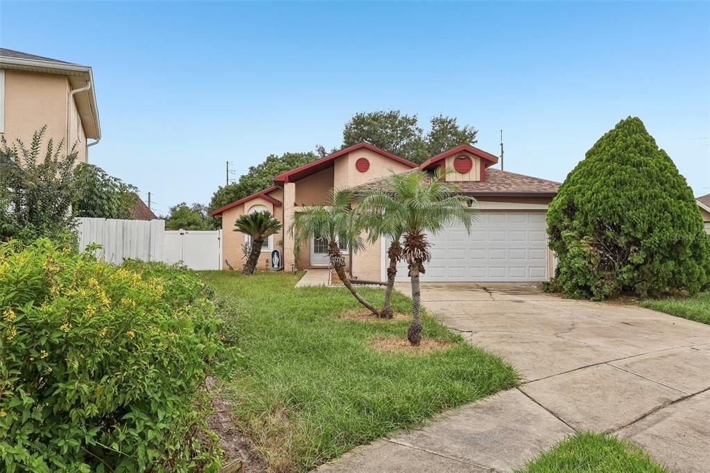 Active With Contract: $299,900 (2 beds, 2 baths, 1148 Square Feet)
