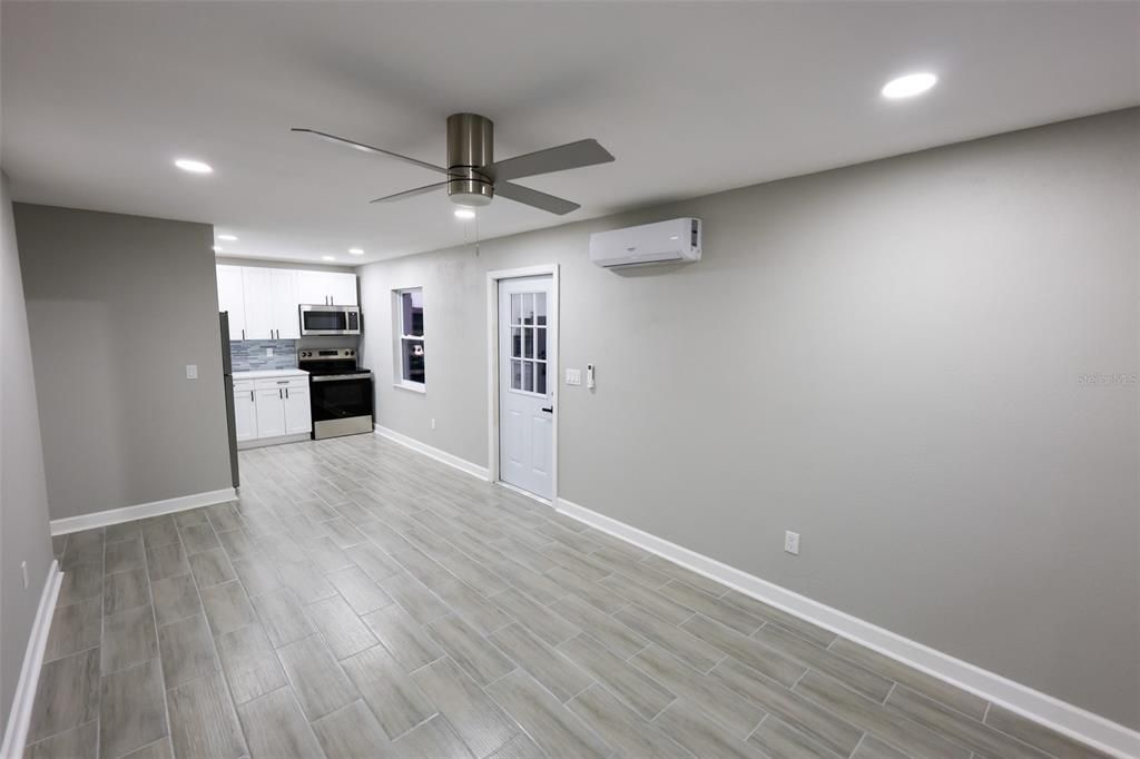 For Rent: $1,800 (1 beds, 1 baths, 574 Square Feet)