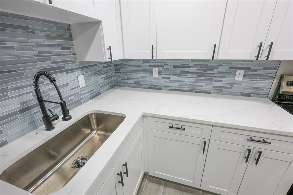 For Rent: $1,800 (1 beds, 1 baths, 574 Square Feet)