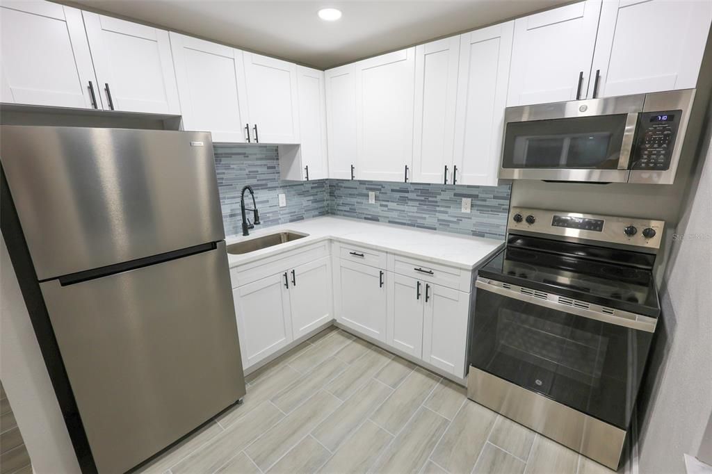 For Rent: $1,800 (1 beds, 1 baths, 574 Square Feet)
