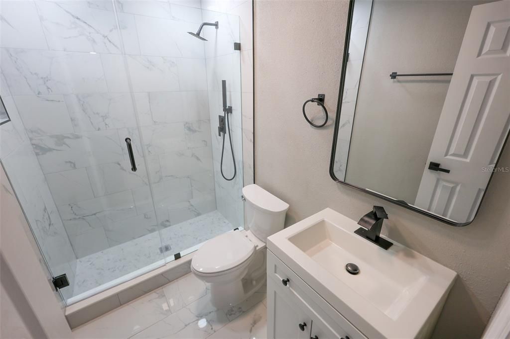 For Rent: $1,800 (1 beds, 1 baths, 574 Square Feet)