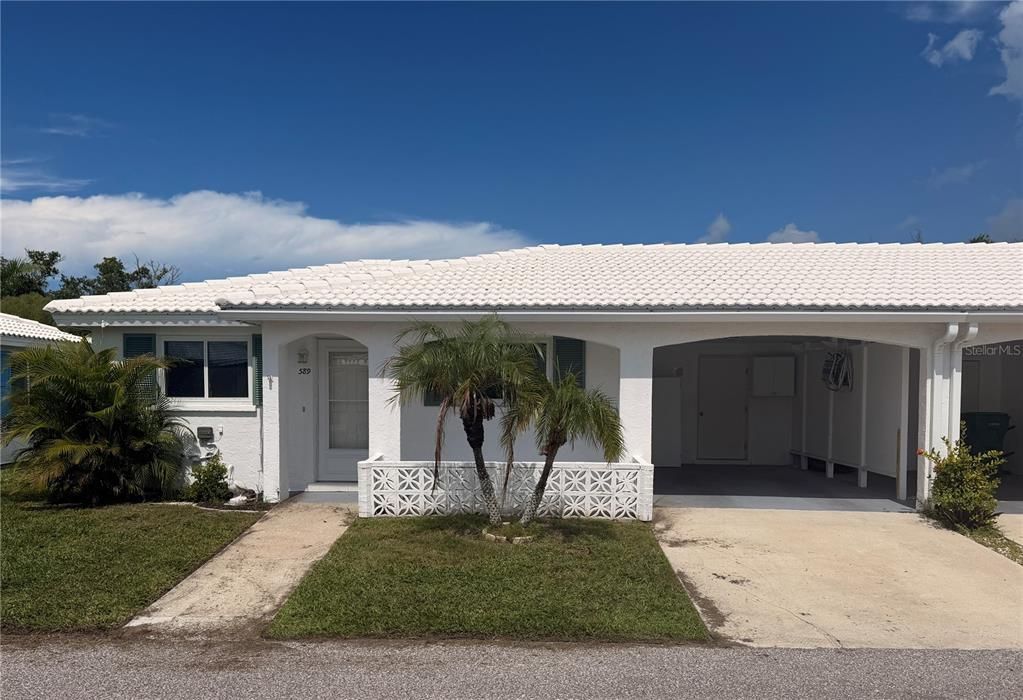 Active With Contract: $335,000 (2 beds, 2 baths, 1429 Square Feet)