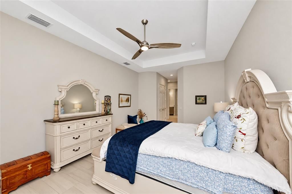 En Venta: $895,000 (3 camas, 3 baños, 2791 Pies cuadrados)