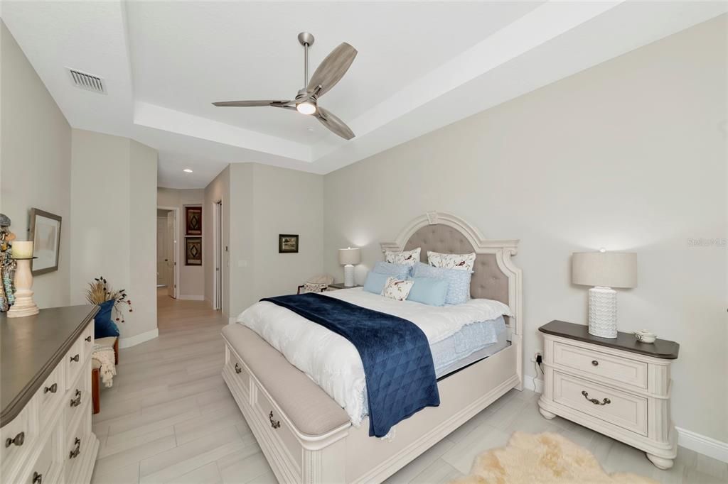En Venta: $895,000 (3 camas, 3 baños, 2791 Pies cuadrados)