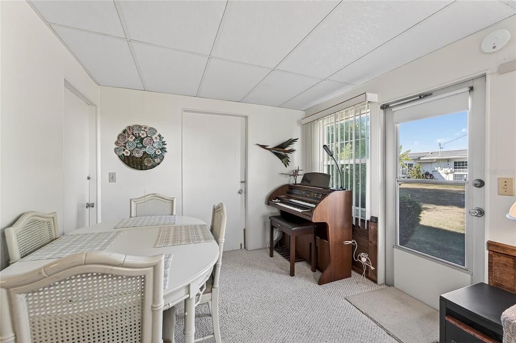 For Sale: $210,000 (2 beds, 2 baths, 1266 Square Feet)