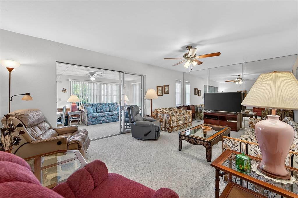 For Sale: $210,000 (2 beds, 2 baths, 1266 Square Feet)