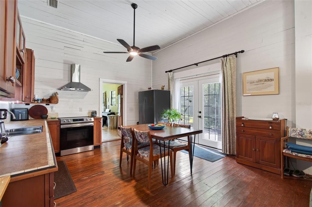 For Sale: $254,900 (3 beds, 2 baths, 1720 Square Feet)