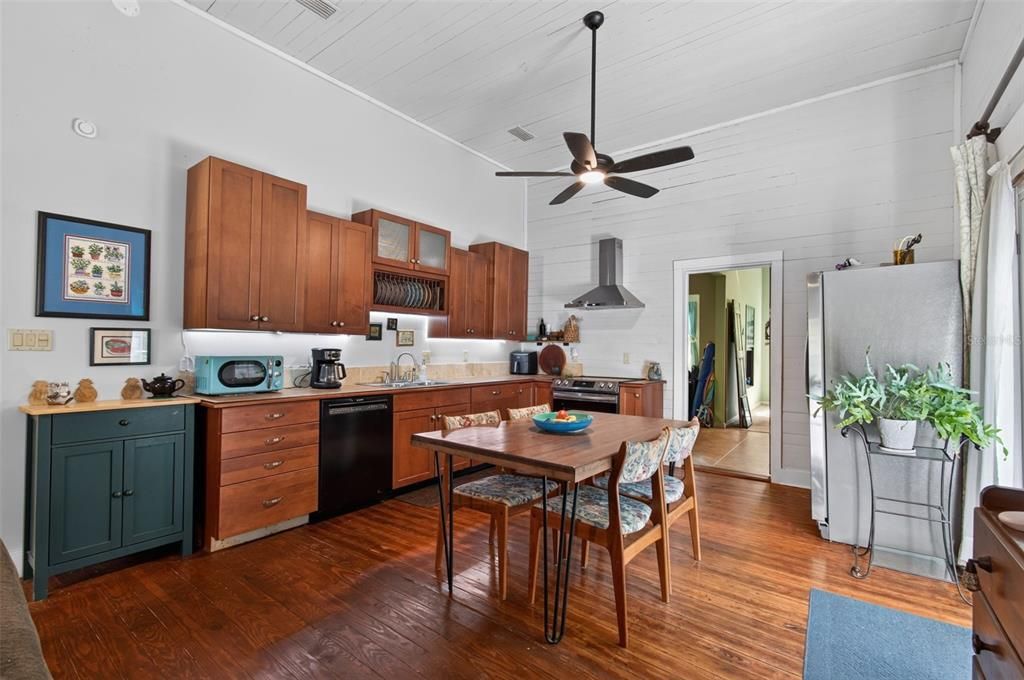 For Sale: $254,900 (3 beds, 2 baths, 1720 Square Feet)