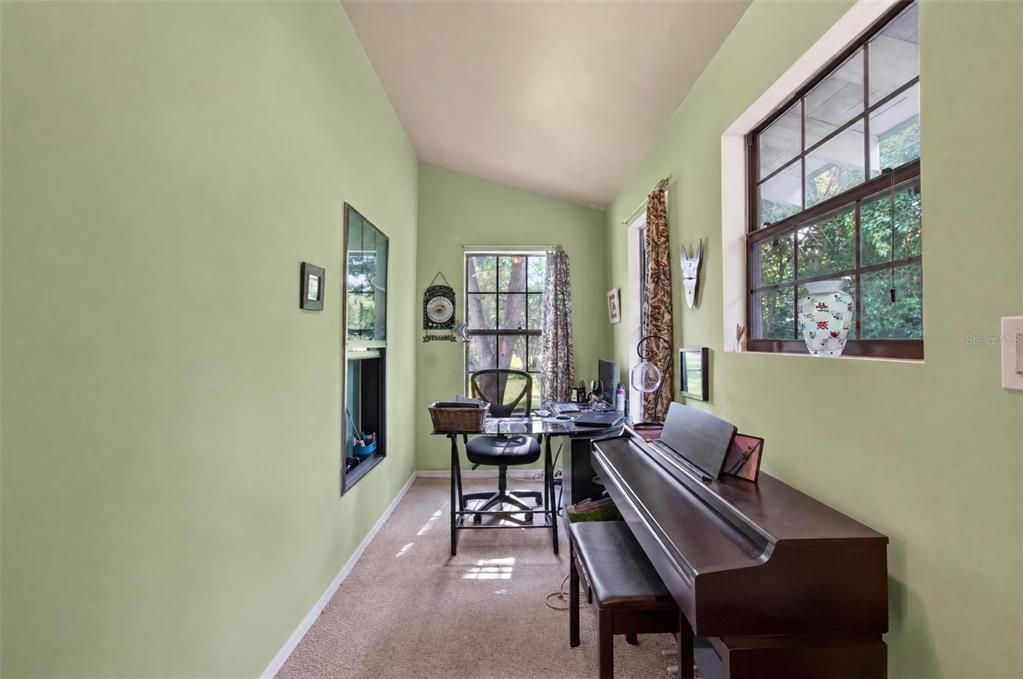 For Sale: $254,900 (3 beds, 2 baths, 1720 Square Feet)