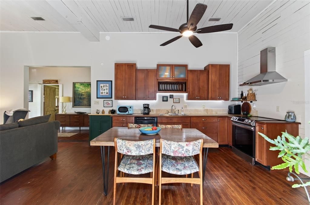 For Sale: $254,900 (3 beds, 2 baths, 1720 Square Feet)