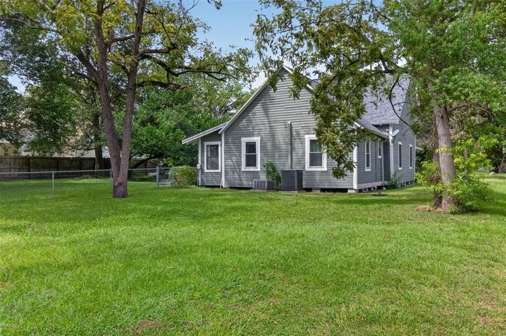 For Sale: $254,900 (3 beds, 2 baths, 1720 Square Feet)
