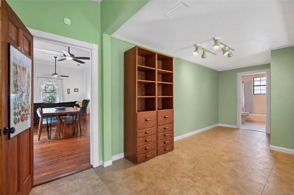 For Sale: $254,900 (3 beds, 2 baths, 1720 Square Feet)