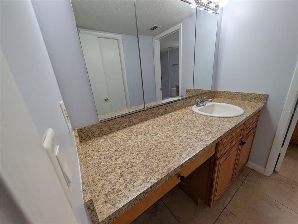 В аренду: $1,925 (2 спален, 2 ванн, 1328 Квадратных фут)