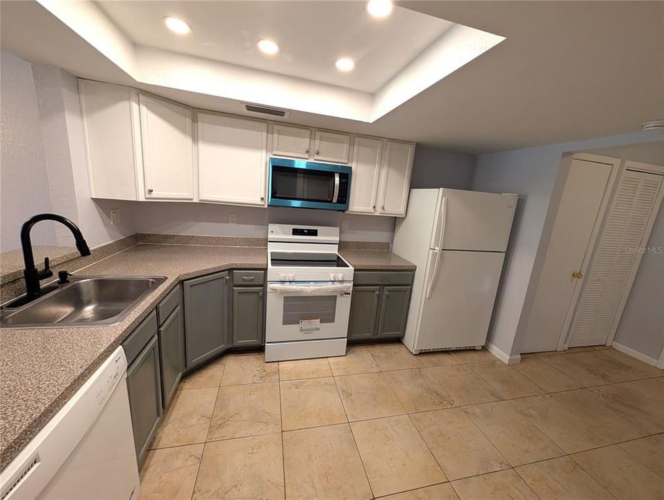 В аренду: $1,925 (2 спален, 2 ванн, 1328 Квадратных фут)