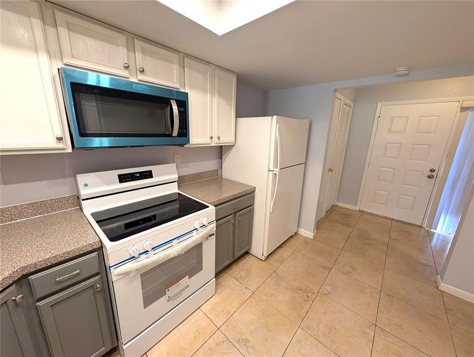 В аренду: $1,925 (2 спален, 2 ванн, 1328 Квадратных фут)