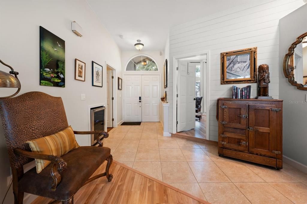 En Venta: $575,000 (4 camas, 2 baños, 2001 Pies cuadrados)