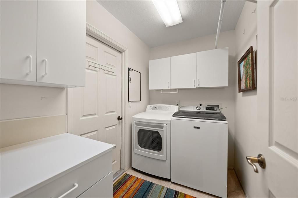 En Venta: $575,000 (4 camas, 2 baños, 2001 Pies cuadrados)