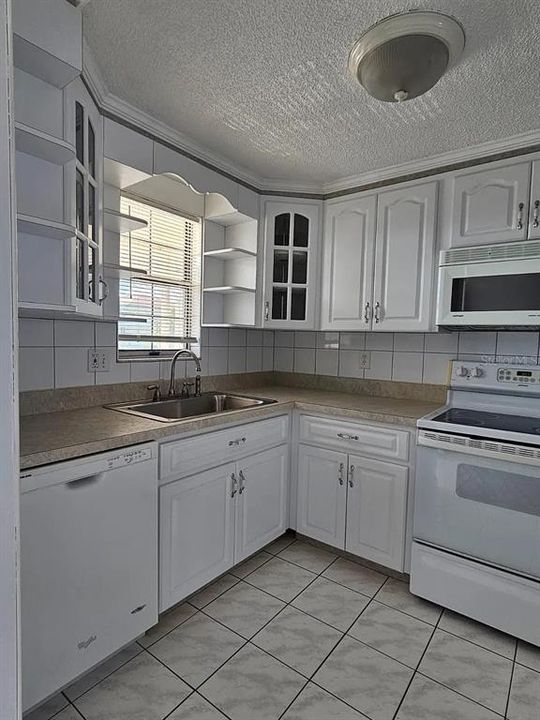For Rent: $1,200 (2 beds, 1 baths, 792 Square Feet)