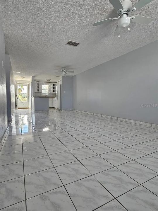 For Rent: $1,200 (2 beds, 1 baths, 792 Square Feet)