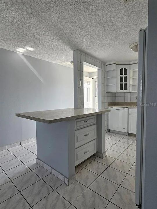 For Rent: $1,200 (2 beds, 1 baths, 792 Square Feet)