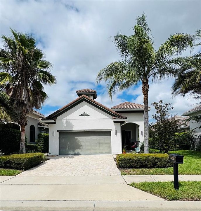 Active With Contract: $450,000 (3 beds, 2 baths, 1962 Square Feet)