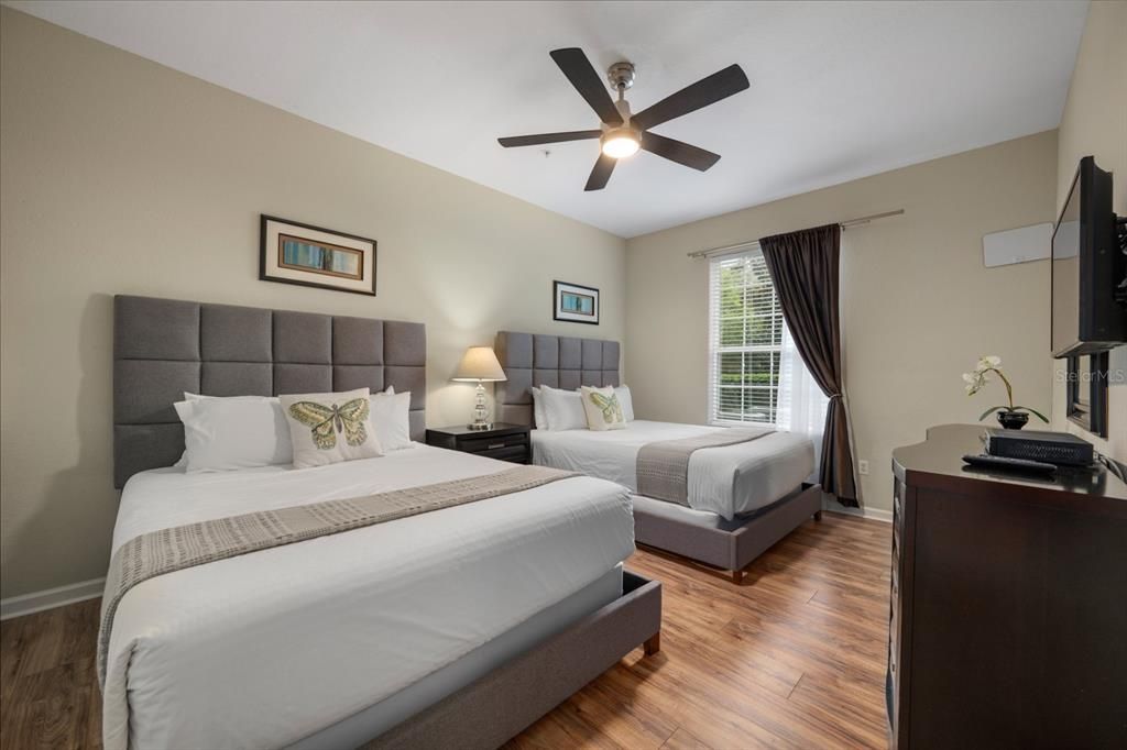 For Sale: $525,000 (3 beds, 2 baths, 1412 Square Feet)