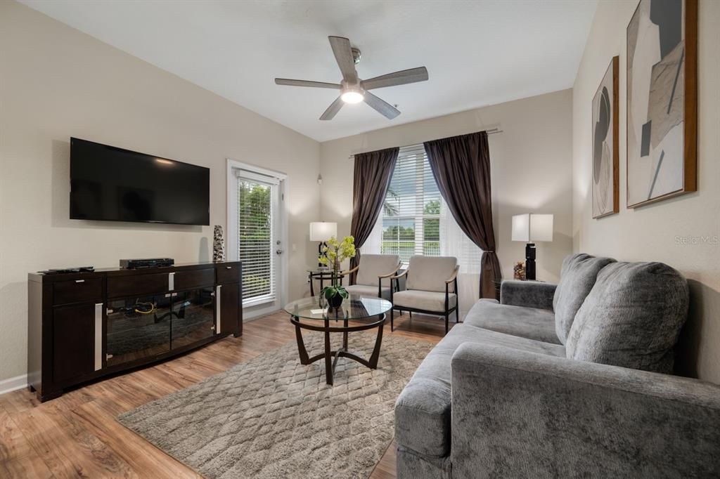 For Sale: $525,000 (3 beds, 2 baths, 1412 Square Feet)