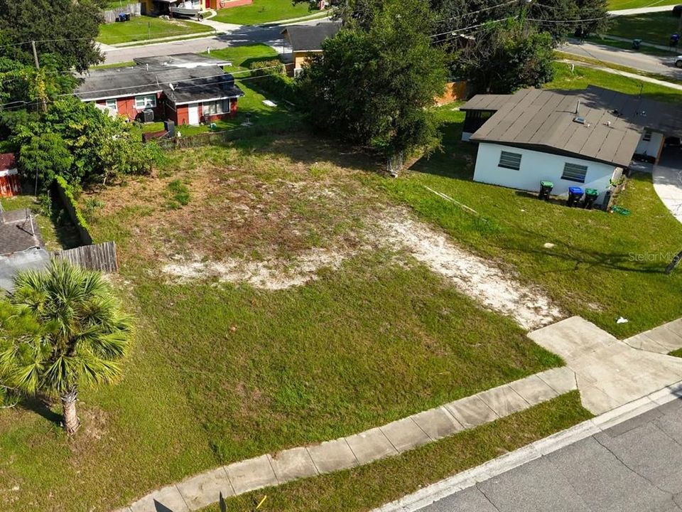 На продажу: $82,000 (0.17 acres)