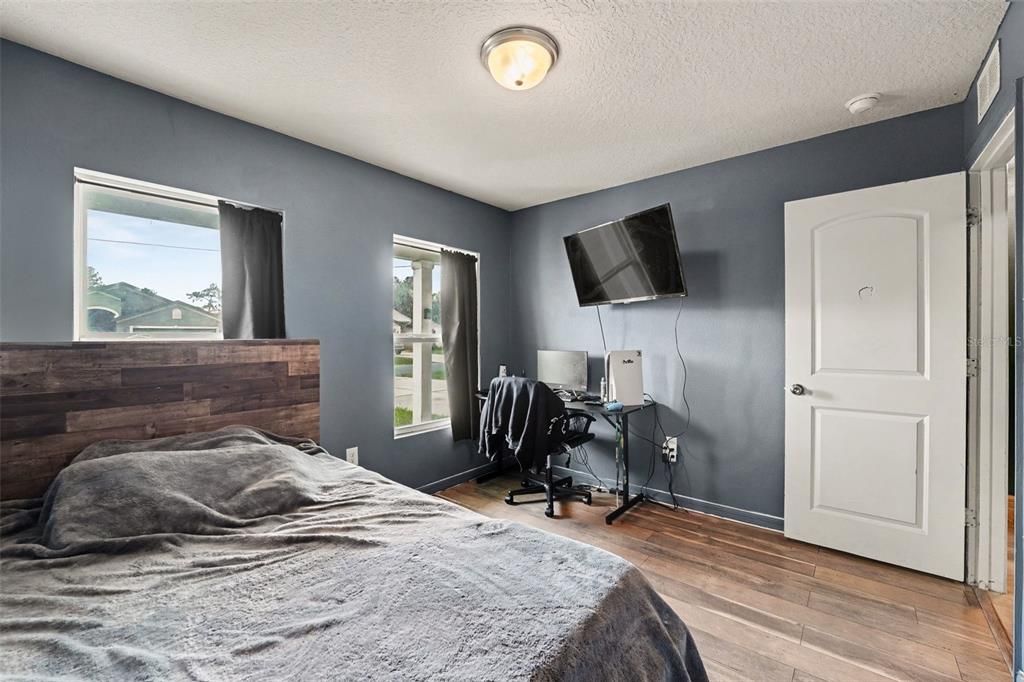 Active With Contract: $185,000 (4 beds, 2 baths, 1414 Square Feet)