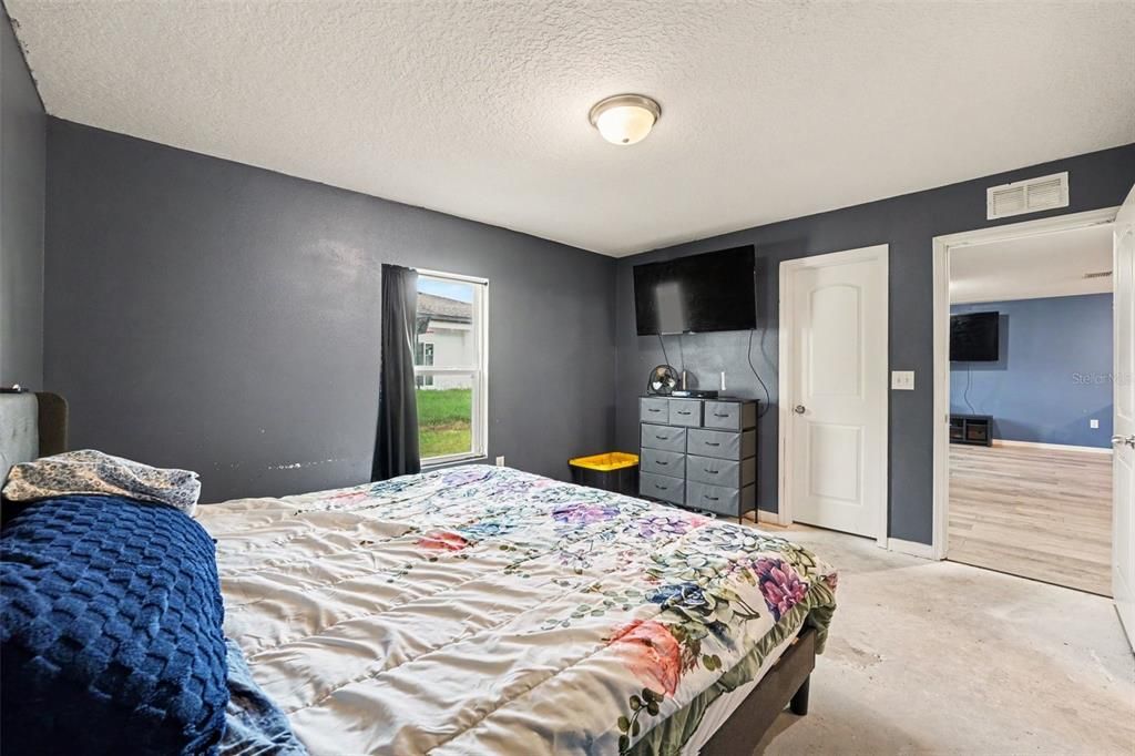 Active With Contract: $185,000 (4 beds, 2 baths, 1414 Square Feet)
