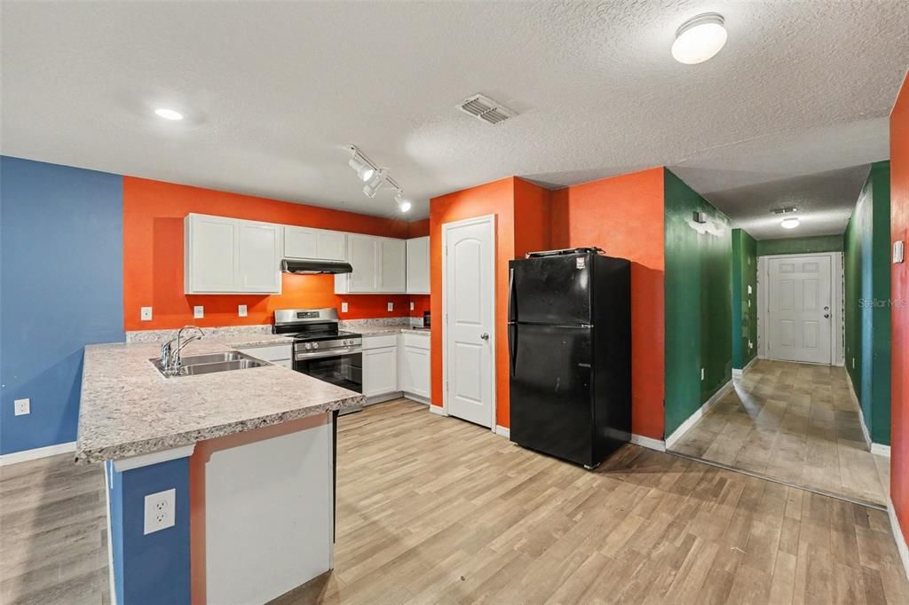 Active With Contract: $185,000 (4 beds, 2 baths, 1414 Square Feet)