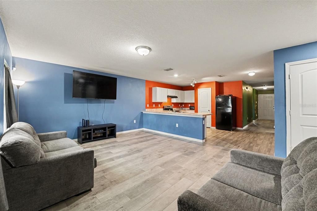Active With Contract: $185,000 (4 beds, 2 baths, 1414 Square Feet)