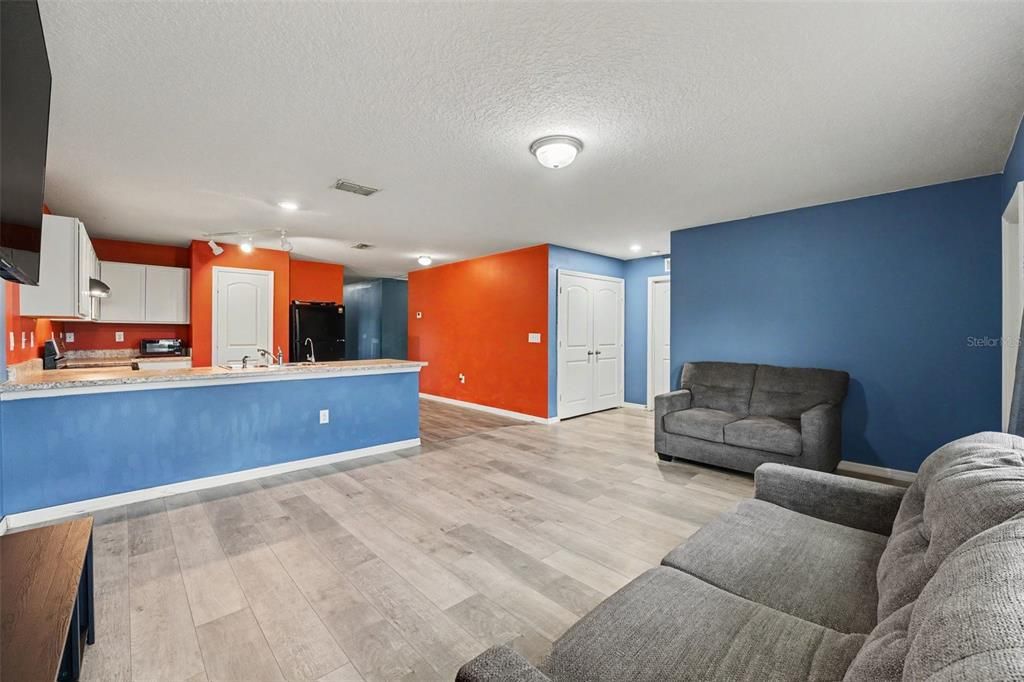 Active With Contract: $185,000 (4 beds, 2 baths, 1414 Square Feet)