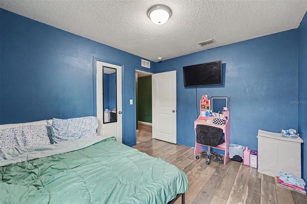 Active With Contract: $185,000 (4 beds, 2 baths, 1414 Square Feet)