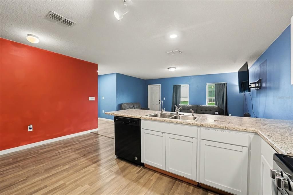 Active With Contract: $185,000 (4 beds, 2 baths, 1414 Square Feet)