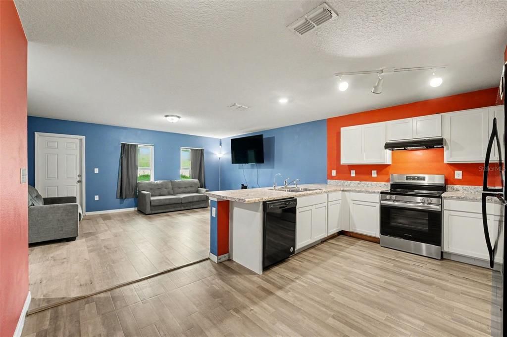 Active With Contract: $185,000 (4 beds, 2 baths, 1414 Square Feet)