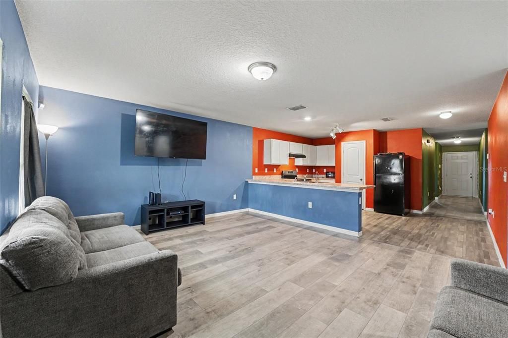 Active With Contract: $185,000 (4 beds, 2 baths, 1414 Square Feet)