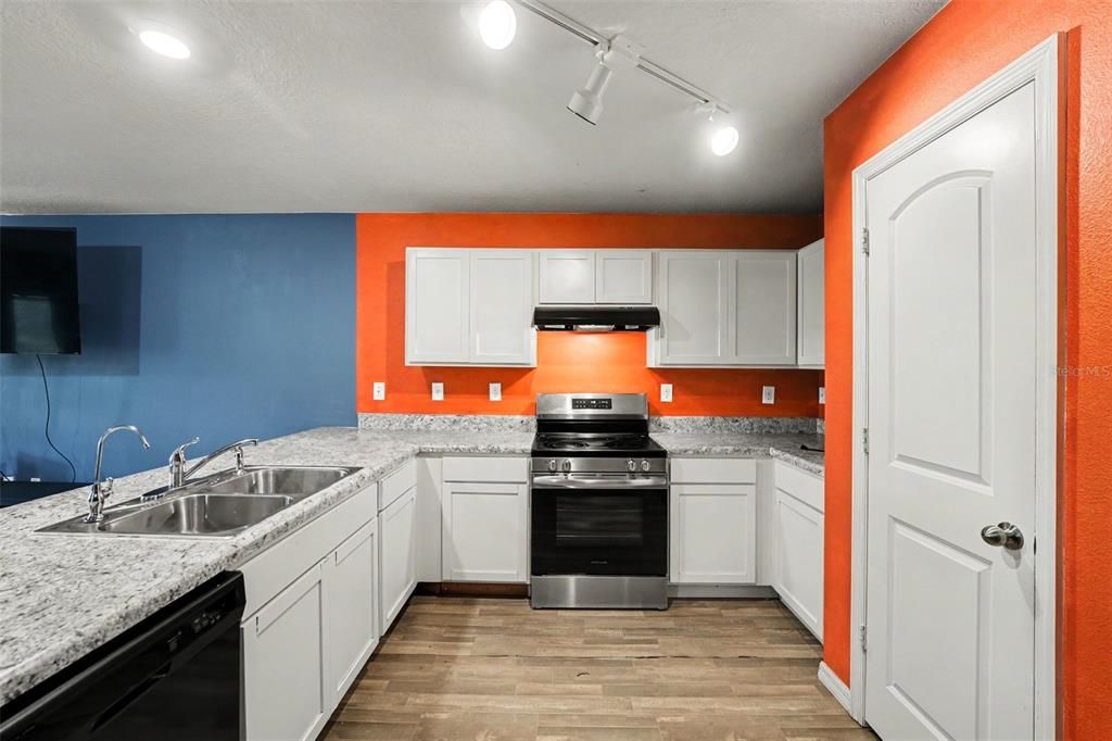 Active With Contract: $185,000 (4 beds, 2 baths, 1414 Square Feet)