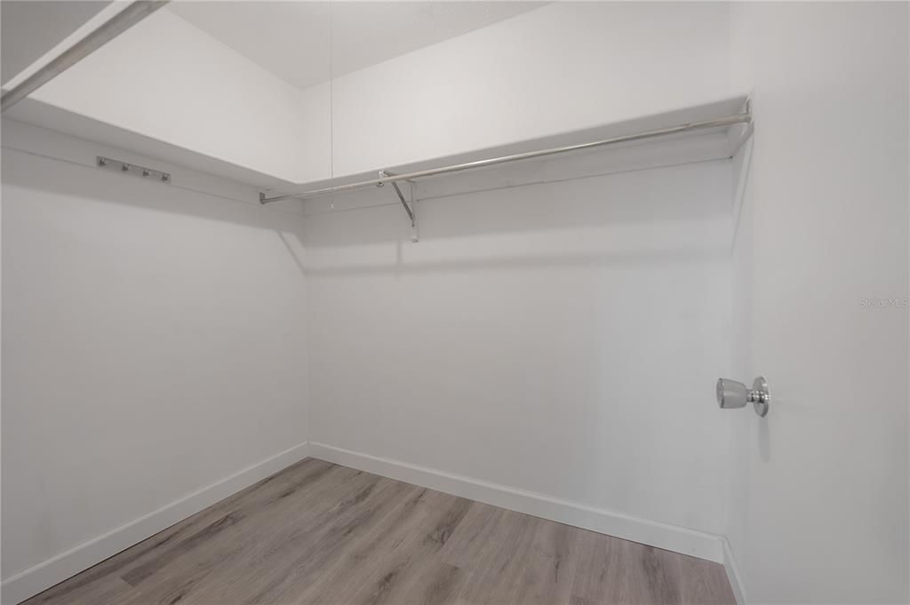 For Sale: $114,900 (2 beds, 1 baths, 874 Square Feet)