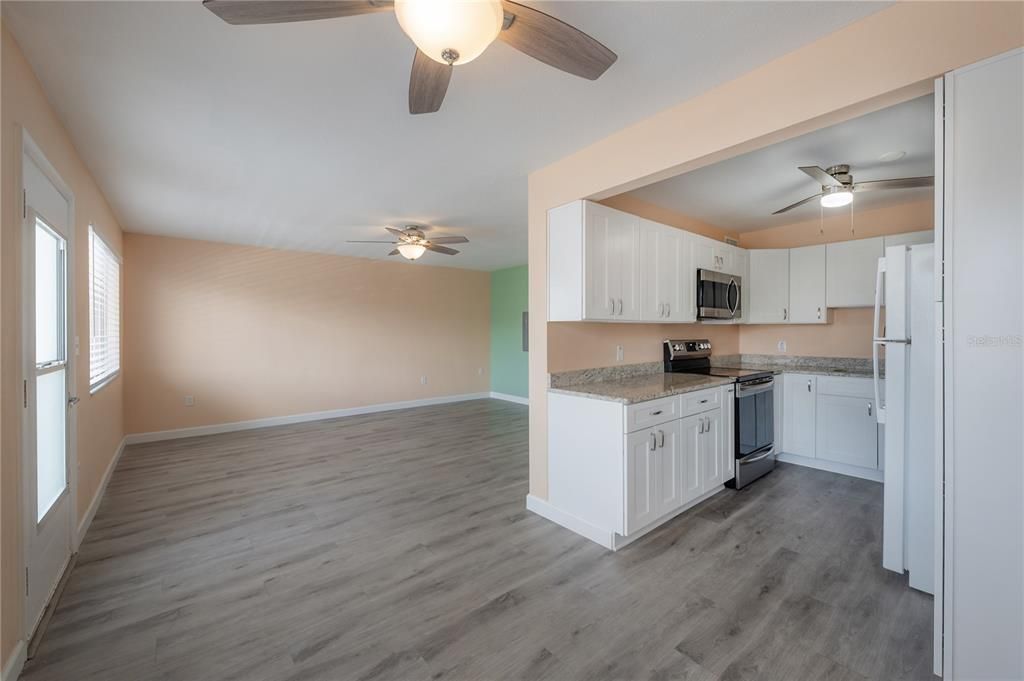 For Sale: $114,900 (2 beds, 1 baths, 874 Square Feet)