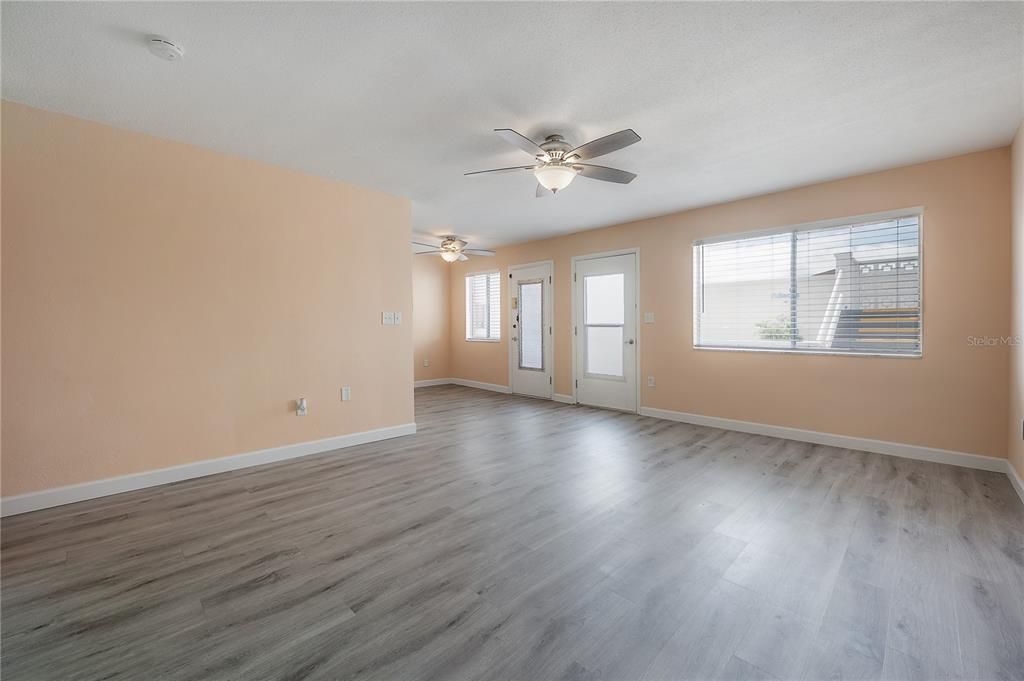 For Sale: $114,900 (2 beds, 1 baths, 874 Square Feet)